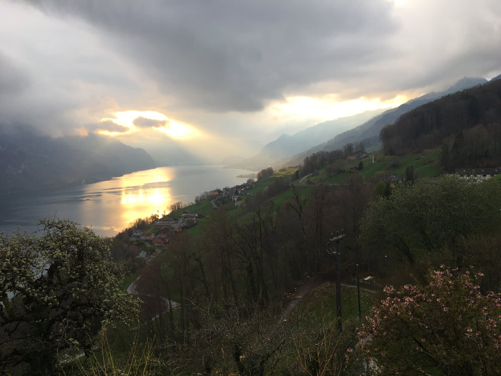 Panorama Walensee mit Sonnenuntergang