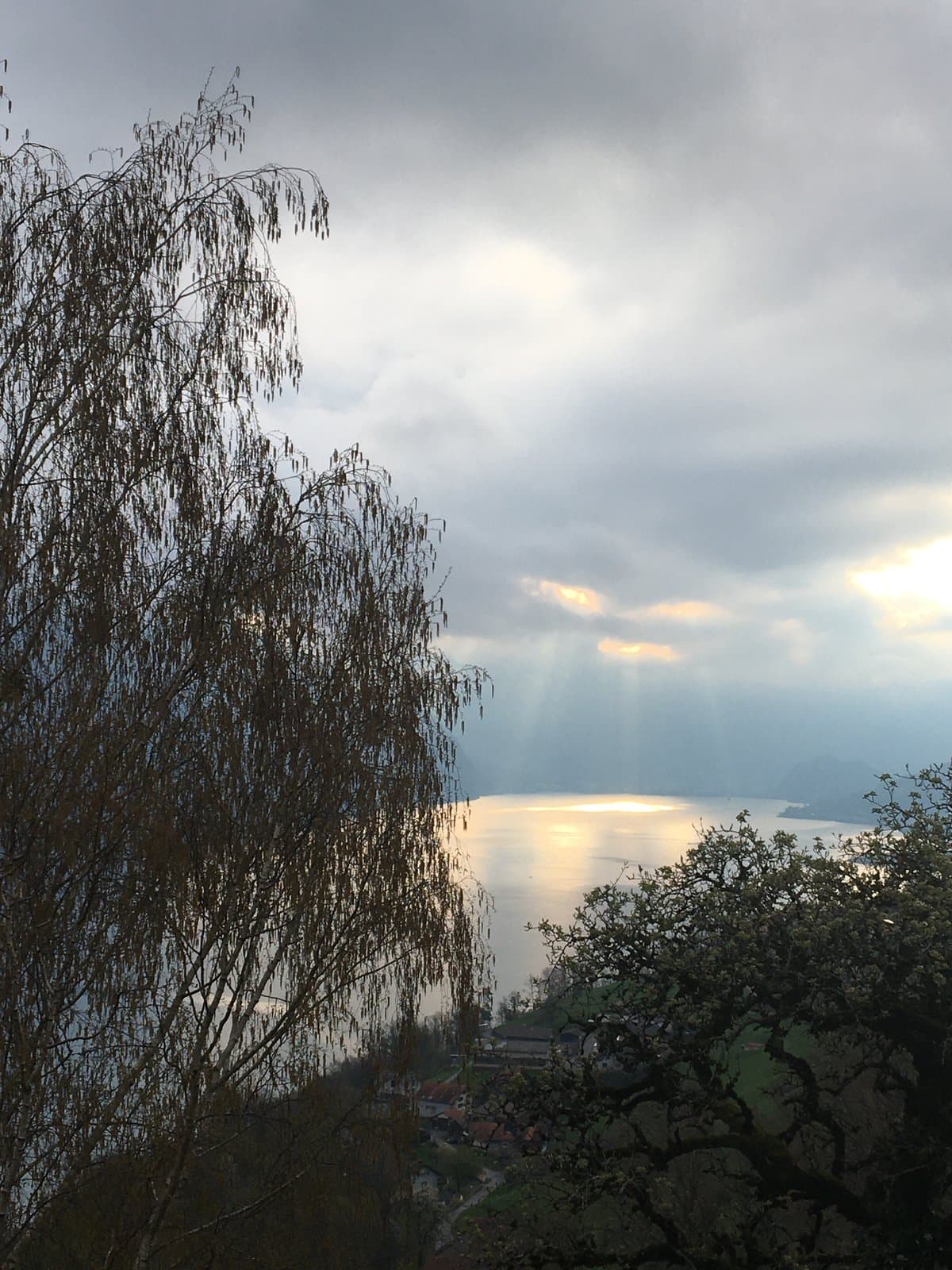 Berglandschaft mit Sonnenstrahlen