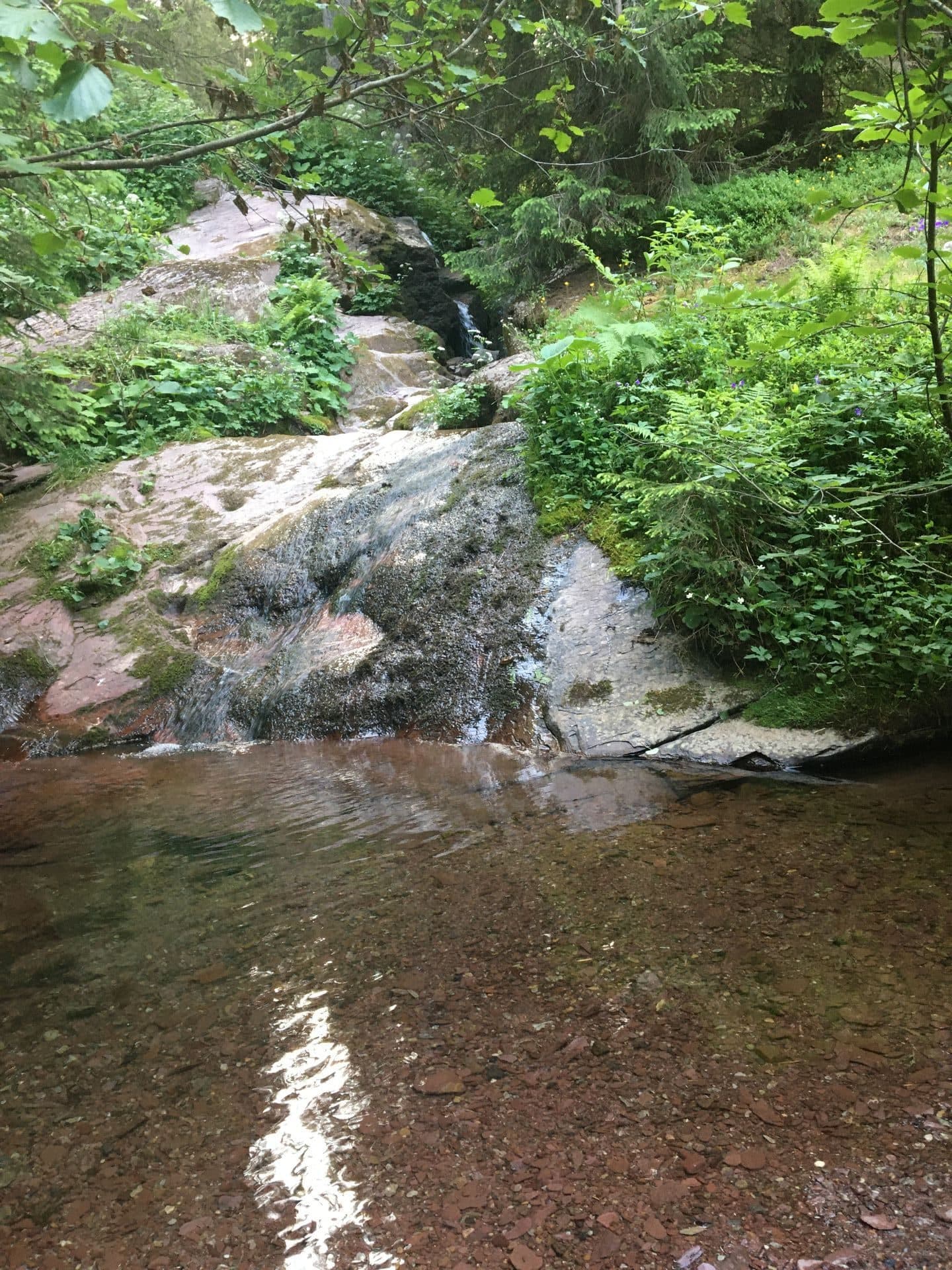 Bach mit Heilsteinen